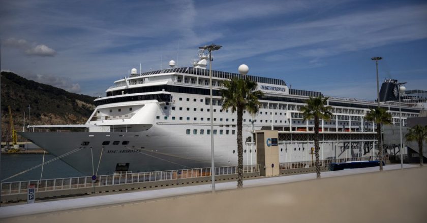 İspanya: Bolivyalılara yönelik vize sorunları nedeniyle 1500 yolcu taşıyan gemi limanda bloke edildi
