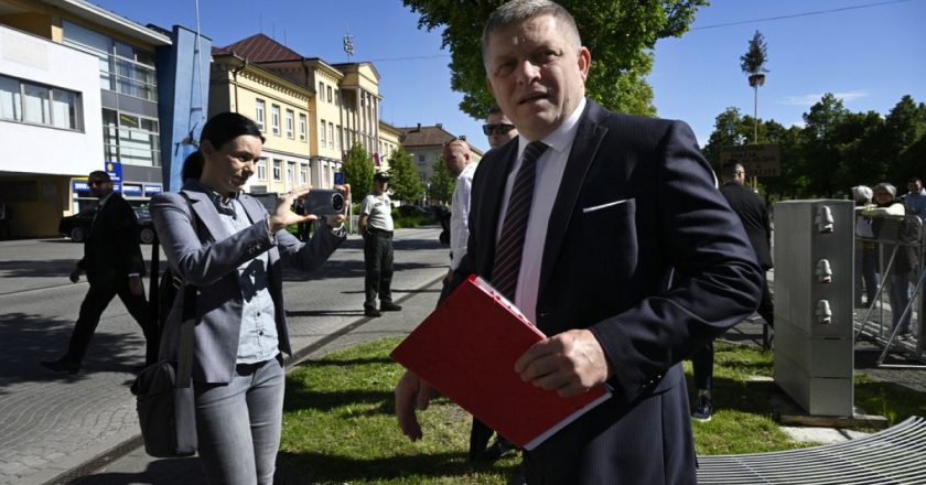Video.  Slovakya Başbakanı Robert Fico ateşli silahlarla saldırıya uğradı ve ağır yaralandı