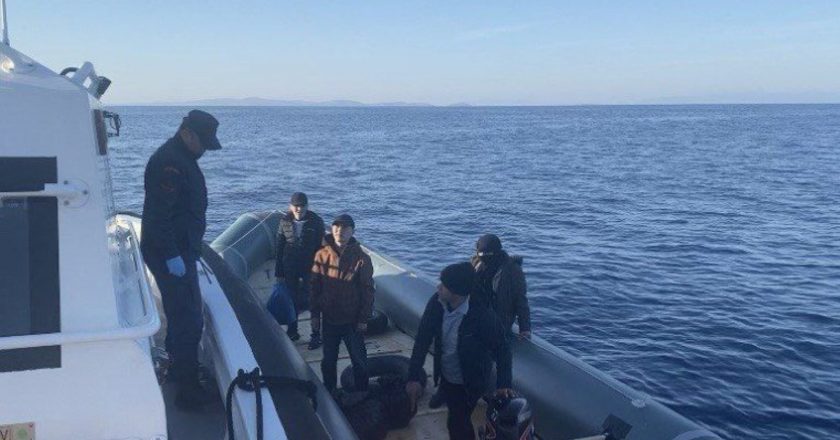 Çanakkale açıklarında 44 kaçak göçmen kurtarıldı – Son Dakika Türkiye Haberleri