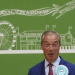 Trump'a yakınlığıyla bilinen popülist Nigel Farage ilk kez İngiltere parlamentosunda