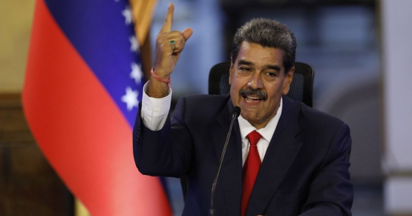 Maduro, sosyal medyayı “siber-faşist darbe” yapmakla suçladı ve WhatsApp'ı telefonundan sildi