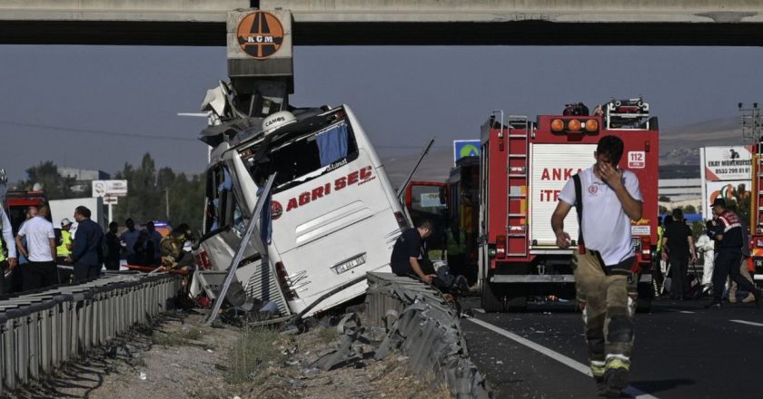 Ankara Polatlı'da yolcu otobüsü kaza yaptı: 9 ölü, 26 yaralı