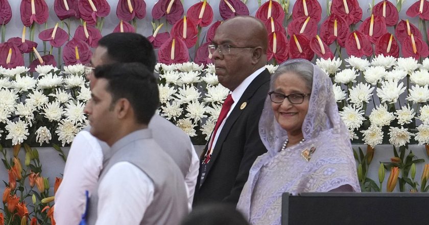 Bangladeş'te Şeyh Hasina'nın 15 yıllık saltanatı sona erdi