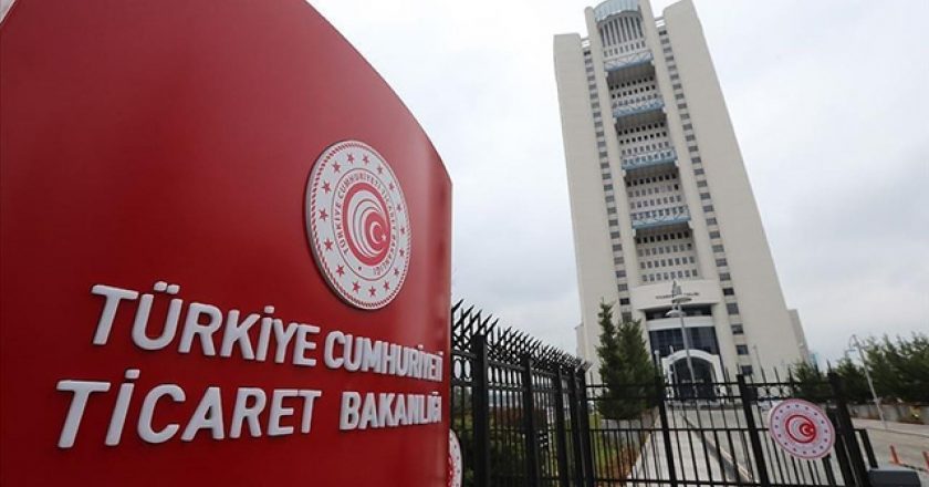 Çöpe domates atan firmaya 123 bin lira ceza kesilecek