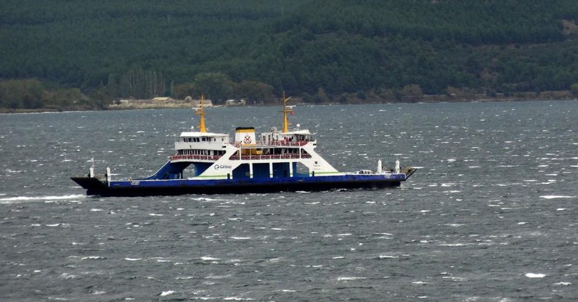 Fırtına Çanakkale’de feribot seferlerini aksattı